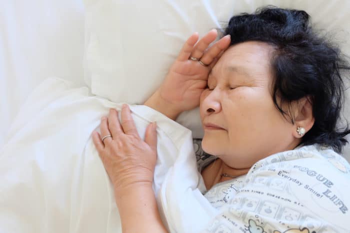 pārvarēt dziļas miega grūtības gados vecākiem cilvēkiem