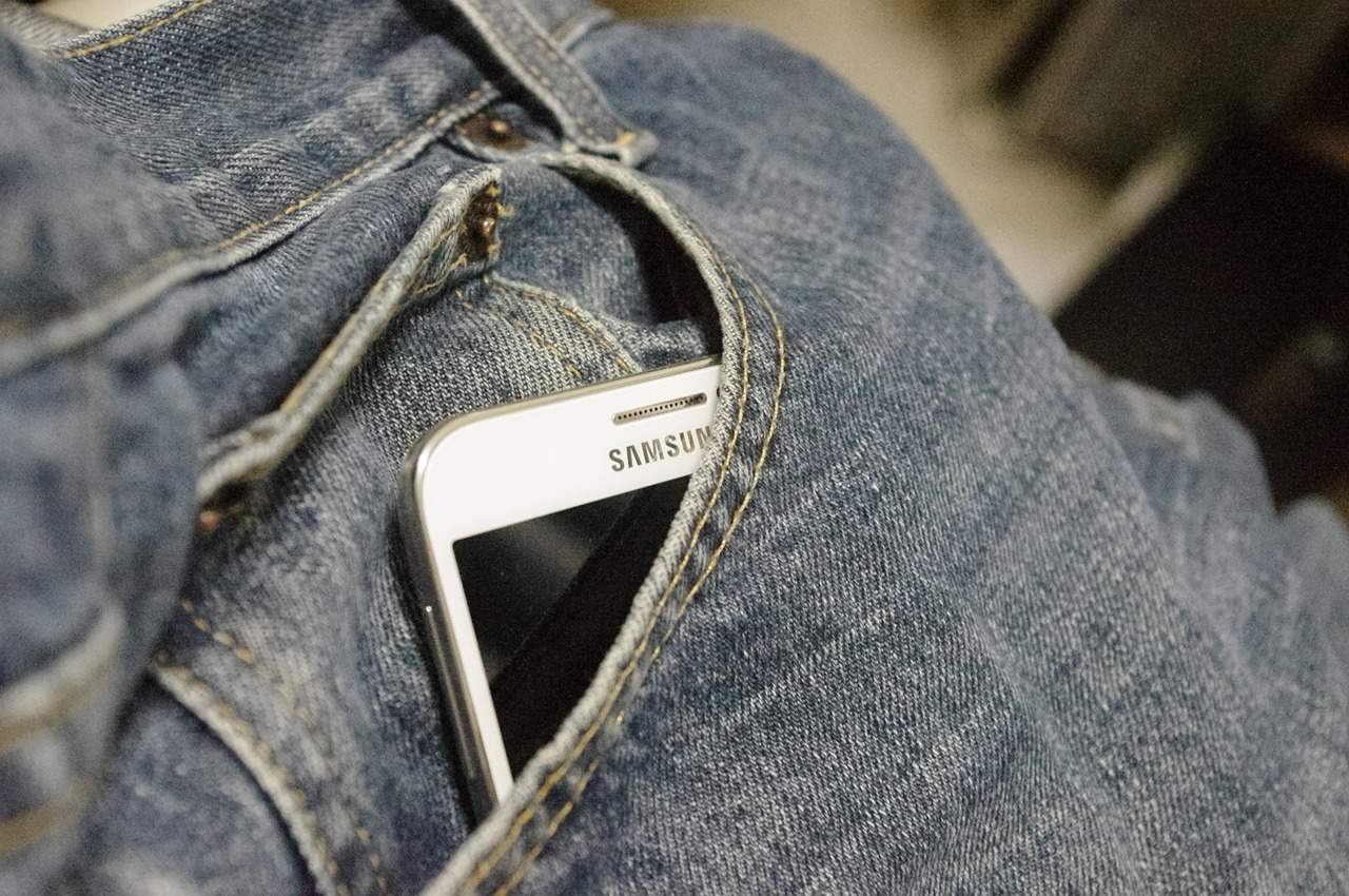 mobilā telefona starojums bikses kabatā