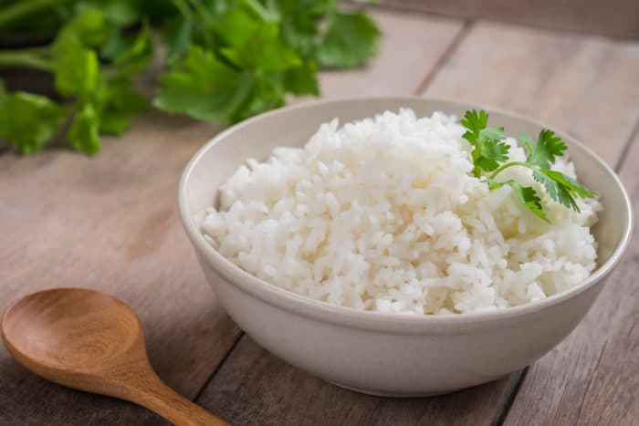 ēst balto rīsu