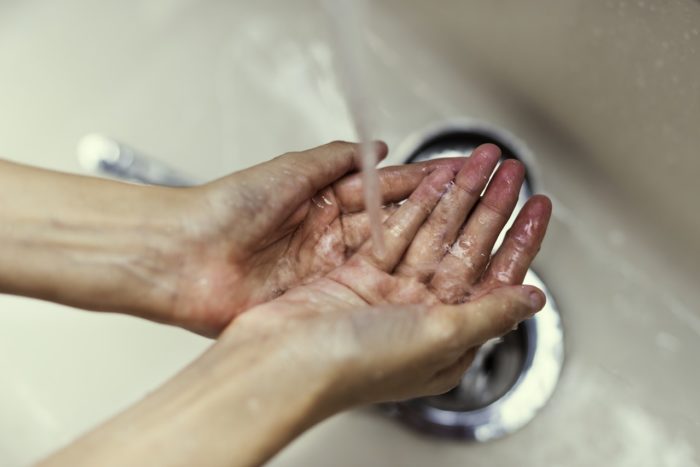 nomazgājiet rokas