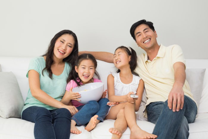 harmoniska ģimenes vide ir saistīta ar labu attiecību kvalitāti