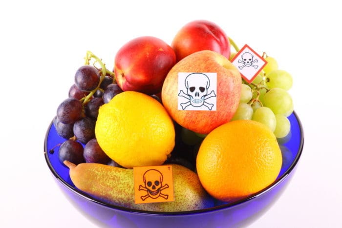 augļi satur lielus pesticīdus