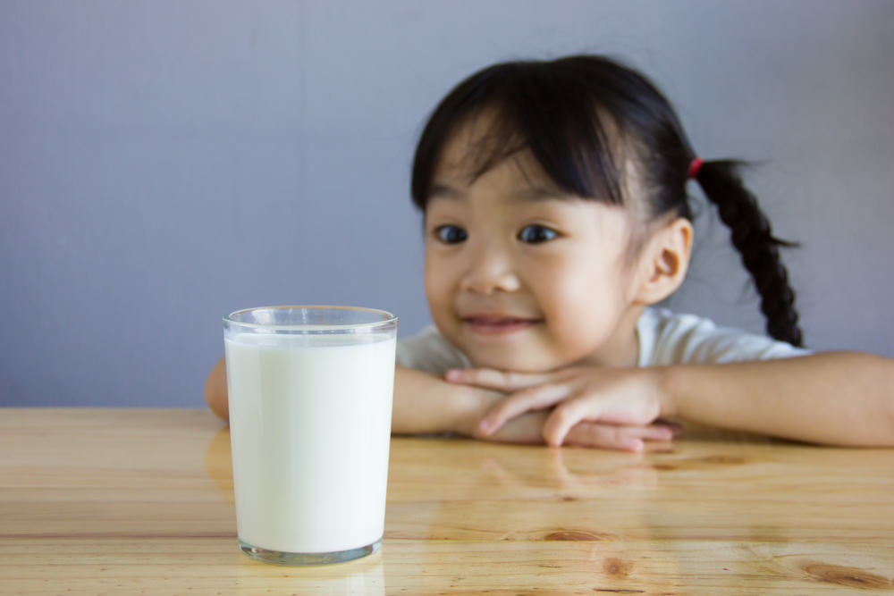 Alternatīvs piens bērniem ar alerģiju govs pienam