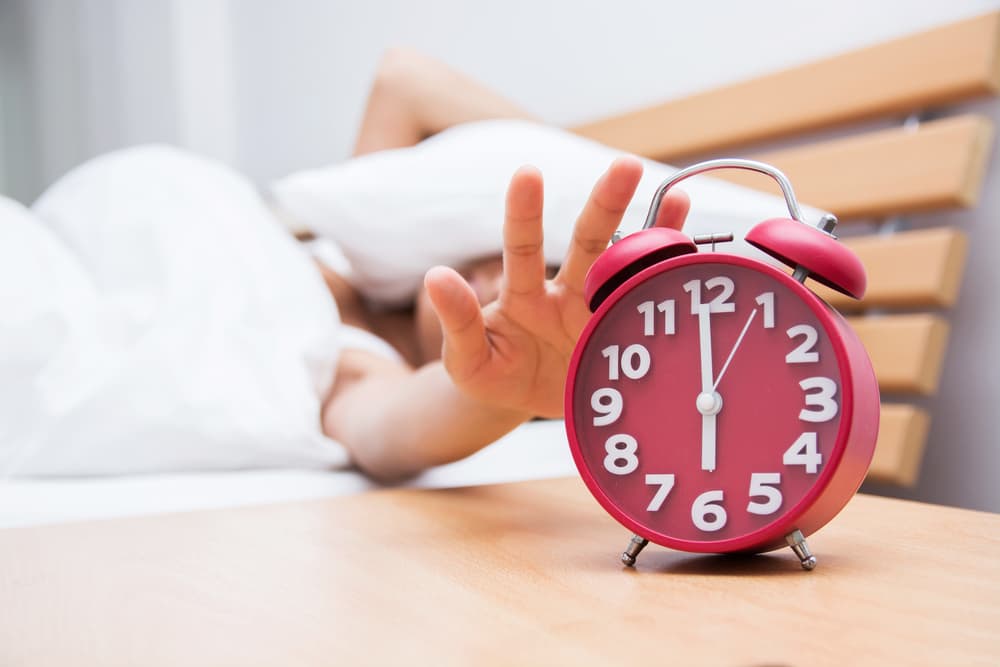 kas ir labāks un priekšroka ir: regulāra fiziskā slodze vai pietiekami daudz miega?