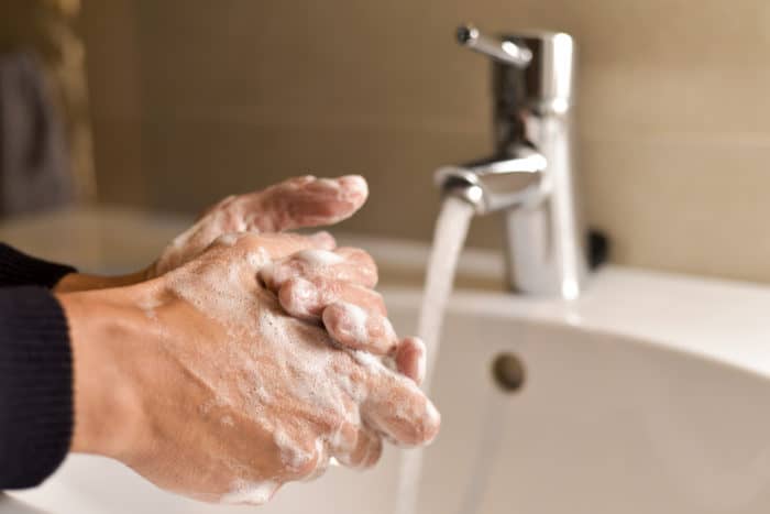 nomazgājiet rokas pirms dzimuma
