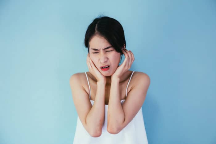 ausu sāpes košļāšanas laikā
